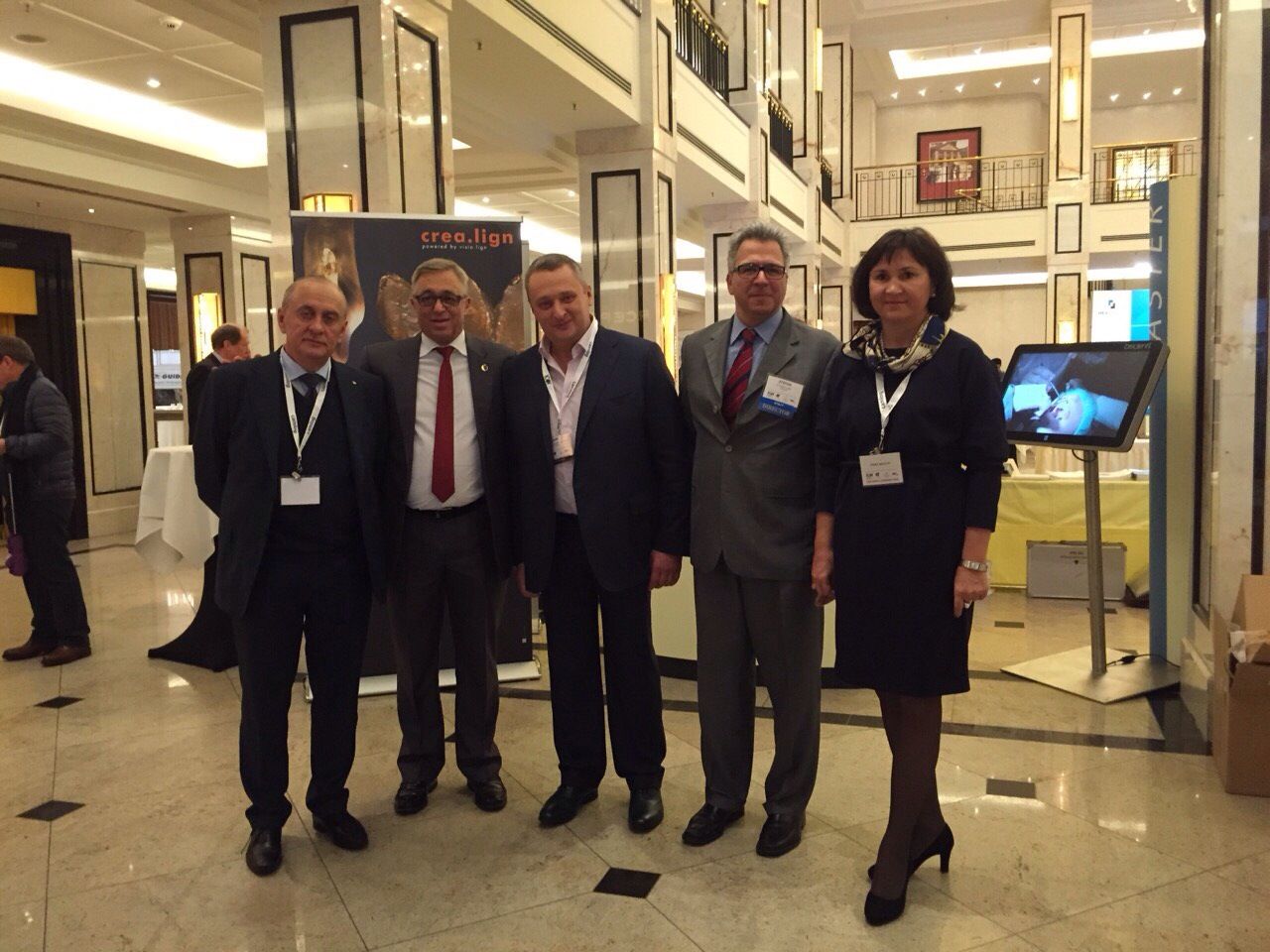 З віце-президентом ICOI Еді Палті та директором DGOI Стефаном Юнгом